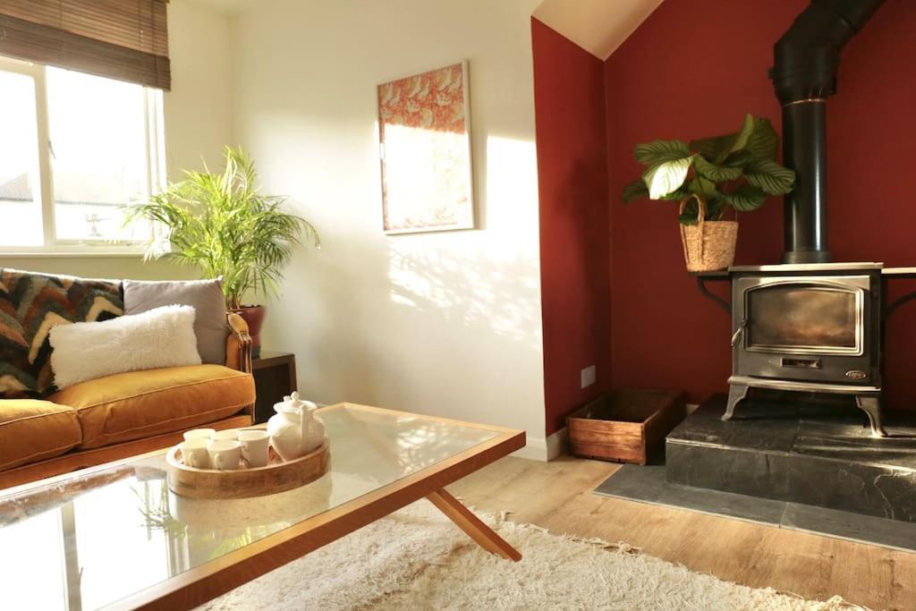 Sunny Seaside Sanctuary - Two Bedroom Hove