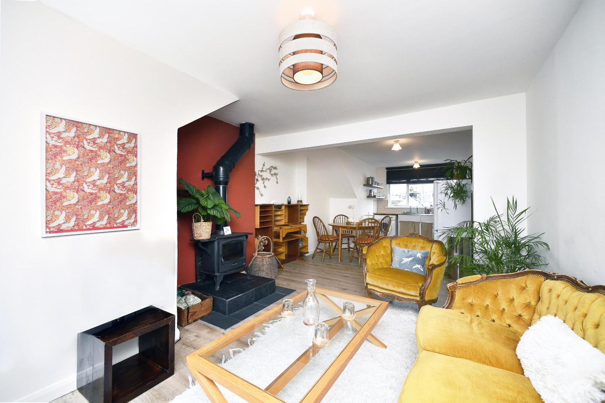 Sunny Seaside Sanctuary - Two Bedroom Appartement *